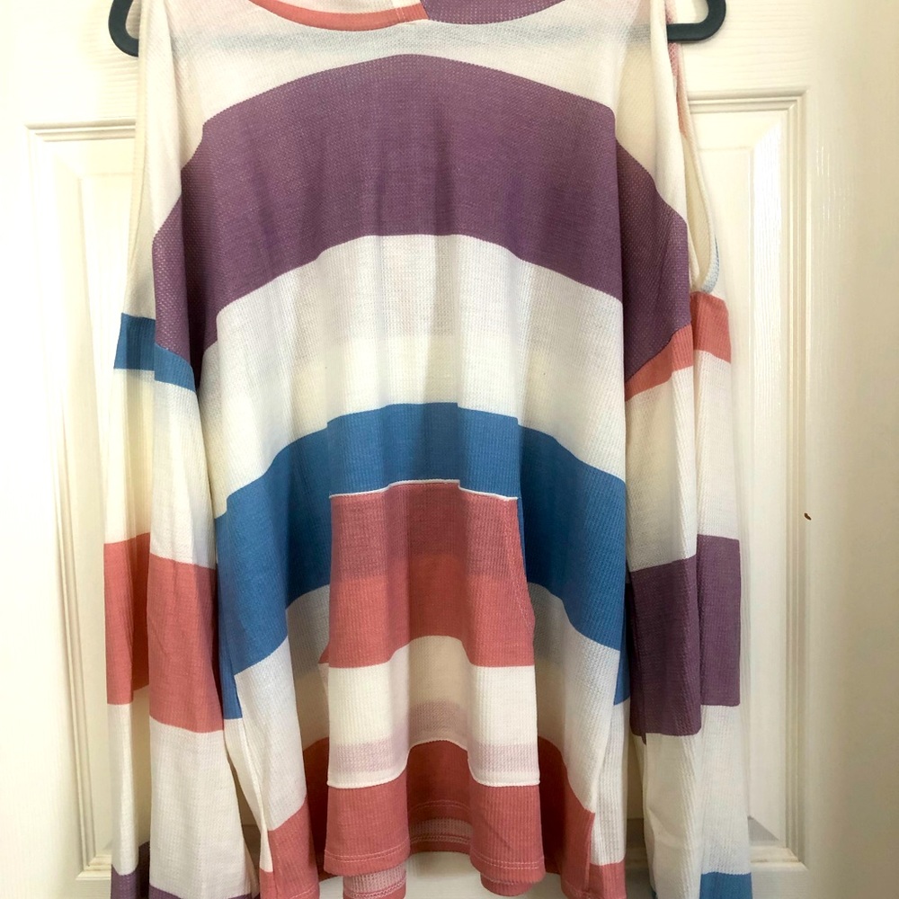 Bloomin NWOT 2X cold-shoulder top